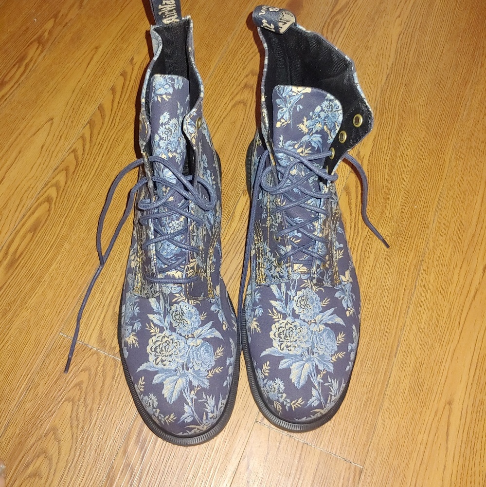 Dr. Martens Air Sole boots